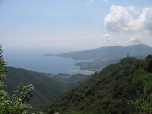 Xtrallusion photo library of independent, self-guided walking and sightseeing holidays in Italy. Pictures, images, photos and photographs taken along the way of this 1-day walking itinerary, to give you a visual impression of the day's walk.